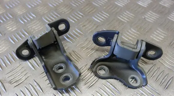 Toyota Yaris XP210 Front door hinge set 6872002060 6874002050