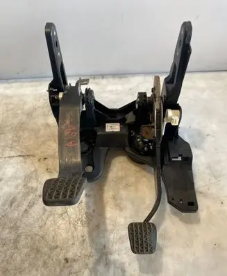 Opel Cascada Pedal assembly 13407016 0000216 512723057