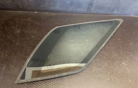 KIA Sorento Rear side window E000472 43R000070 DOT772AS2M435
