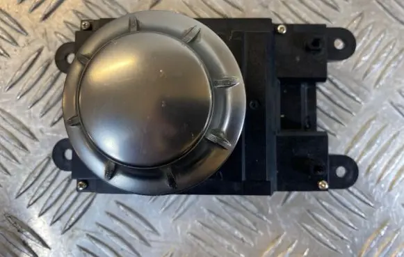 Head unit multimedia control