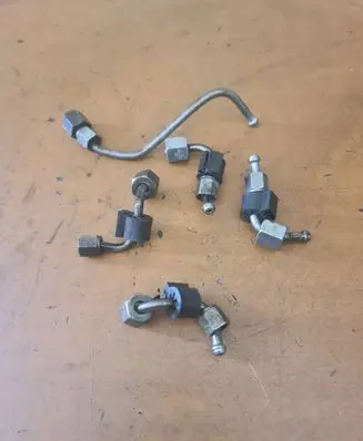 Fuel injector supply line/pipe