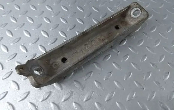 Cadillac XTS Gearbox mounting bracket 12610060