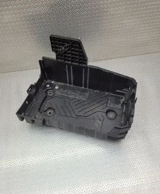 Opel Mokka B Battery box tray 9823533180