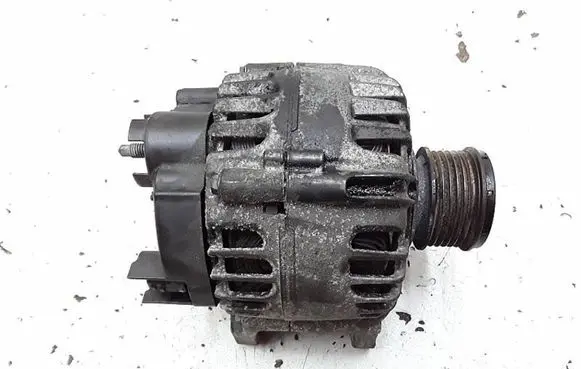 Renault Captur Generator/alternator 231001318R 2627732A 2115175026