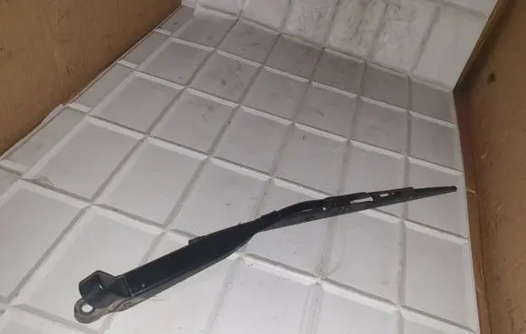 Mercedes-Benz A W168 Rear wiper blade arm A1688201044