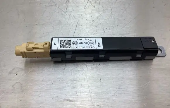 Volkswagen Touran II Aerial antenna amplifier REA15241 1T0035577AD