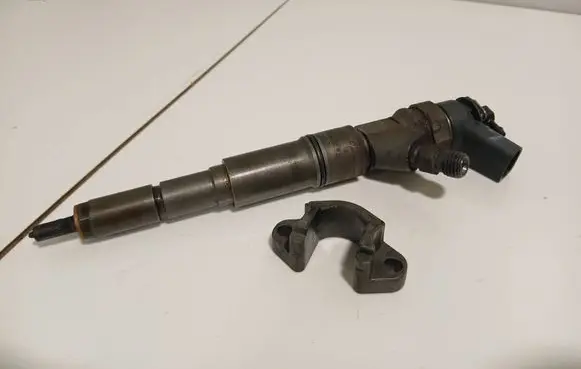 BMW 5 E60 E61 Fuel injector 0445110216 7793836