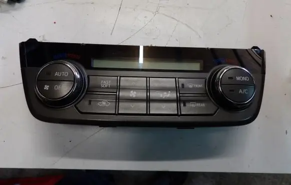 Toyota RAV 4 (XA40) Climate control unit