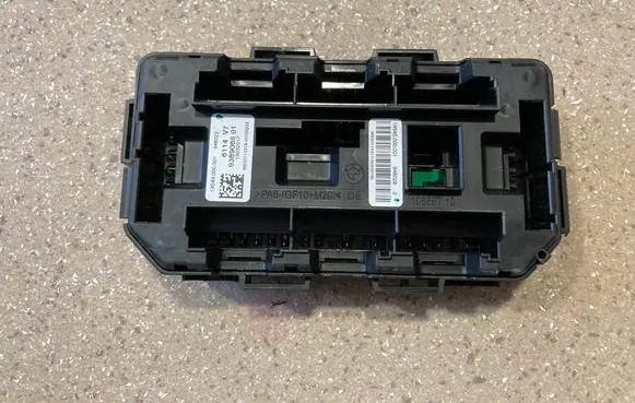 BMW M4 F82 F83 Fuse module 9389068