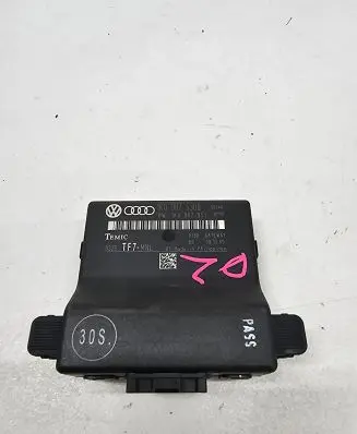 Audi A3 S3 A3 Sportback 8P Gateway control module 1K0907530G 1K0907951