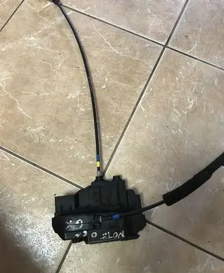 Nissan Note (E11) Rear door lock