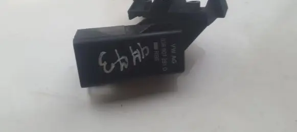 Volkswagen PASSAT B6 Glow plug pre-heat relay 038907281D 0281003038