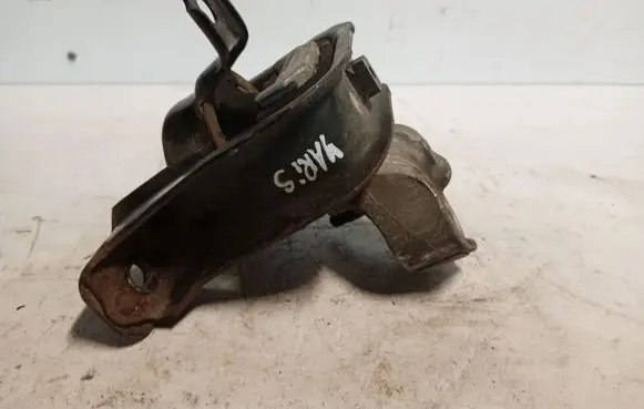 Toyota Yaris Engine mount vacuum valve 