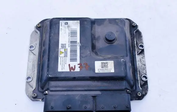 Opel Astra J Engine control unit/module ECU 55575315 86CLAL2093000029
