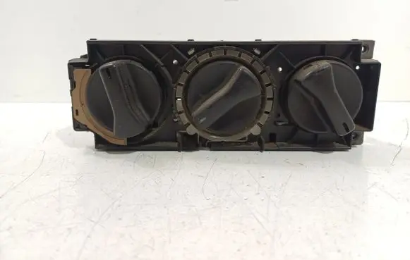 Volkswagen PASSAT B4 Climate control unit 357819045