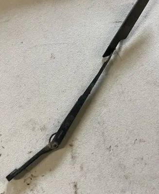 Opel Frontera B Front wiper blade arm