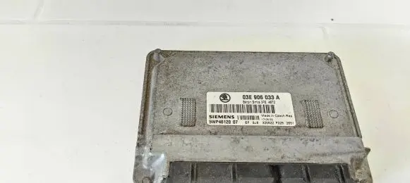 Skoda Fabia Mk1 (6Y) Engine control unit/module 03E906033A 5WP4012007 3PE4672