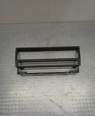 BMW 5 E39 Radio/GPS head unit trim 8247302