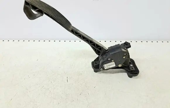 Volvo V70 Accelerator throttle pedal 30666659