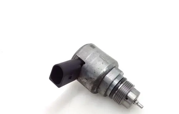Mercedes-Benz E C207 W207 Fuel pressure regulator 9307Z522A00