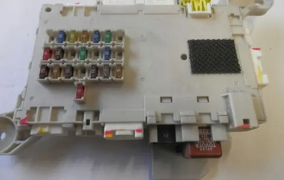 Lexus IS 220D-250-350 Fuse module 82730240211F140029