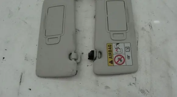 Dacia Sandero III Sun visor brak