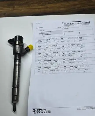Volvo V70 Fuel injector 30777526