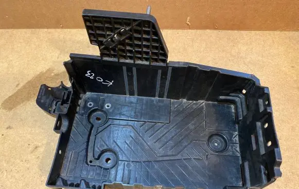 Peugeot 2008 II Battery box tray 9823533180