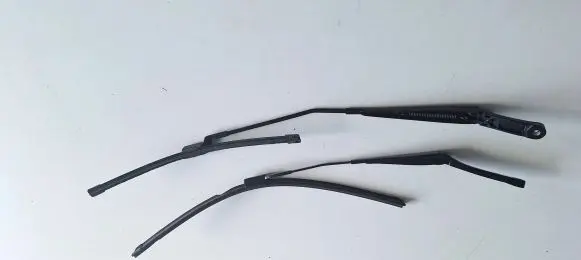 Skoda Octavia Mk4 Front wiper blade arm 5E4955410 5E4955409