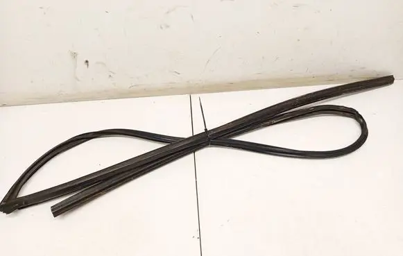 Mazda CX-7 Rubber seal rear door 