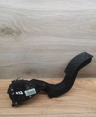 Volkswagen PASSAT B5.5 Accelerator throttle pedal 8D1721523F 6PV00837603