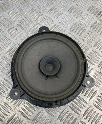Nissan Juke I F15 Front door speaker 