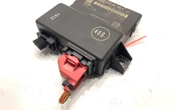 Audi A5 8T 8F Gateway control module 8T0907468K