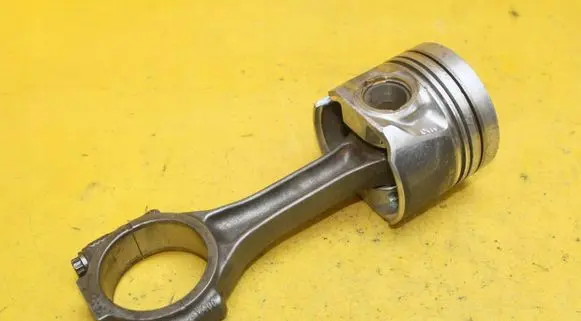 Volkswagen PASSAT B7 Piston with connecting rod 81L97