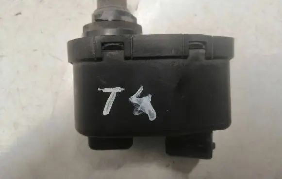 Volkswagen Transporter - Caravelle T4 Headlight level adjustment motor 165941295 31037542
