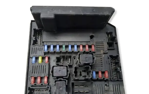 Nissan Qashqai Fuse module 284B7JD00B 519228324