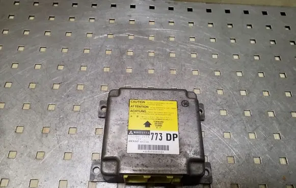 Mitsubishi Pajero Airbag control unit/module MR472773 1523003430