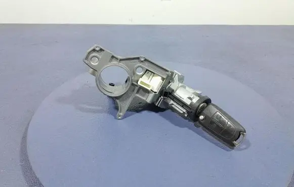 Opel Astra H Ignition lock 2421430