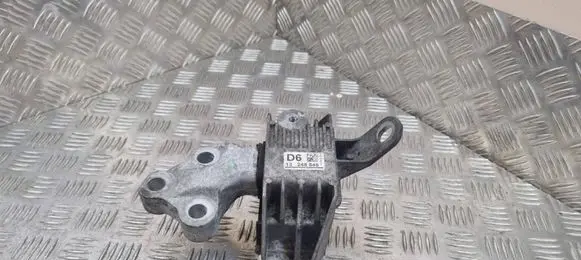 Engine mount bracket