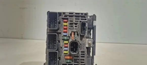 Peugeot 407 Fuse module 9656593780