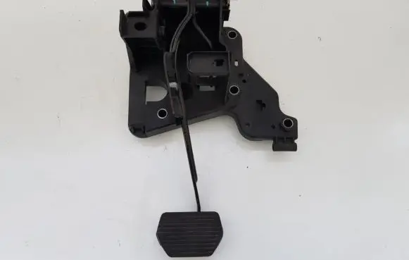 Peugeot 407 Brake pedal