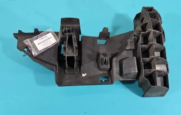 Front bumper mounting bracket