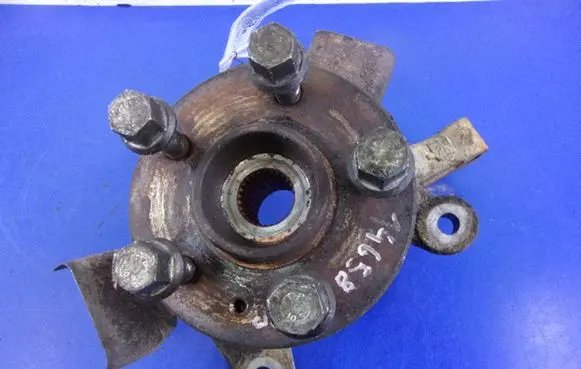 Mercedes-Benz Vito Viano W638 Front wheel hub spindle knuckle