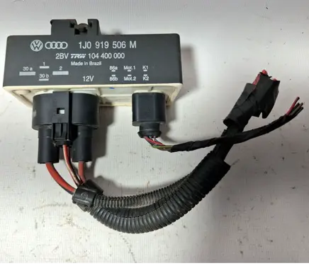 Volkswagen Polo Coolant fan relay 1J0919506M 104400000