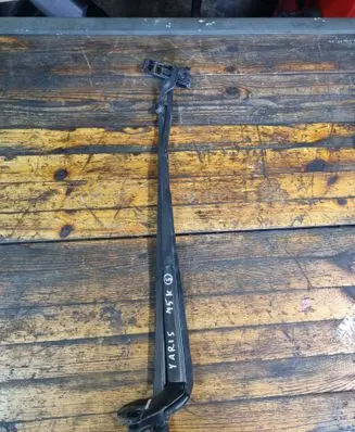 Toyota Yaris Windshield/front glass wiper blade 83L2