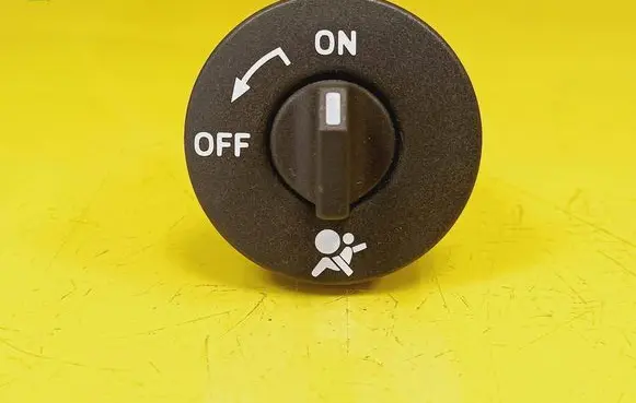 Renault Modus Passenger airbag on/off switch 8200169589C