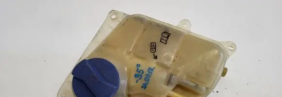 Volkswagen PASSAT B5 Coolant expansion tank/reservoir 8D0121403L