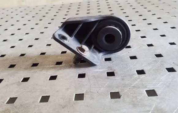 KIA Sportage Radiator mount bracket