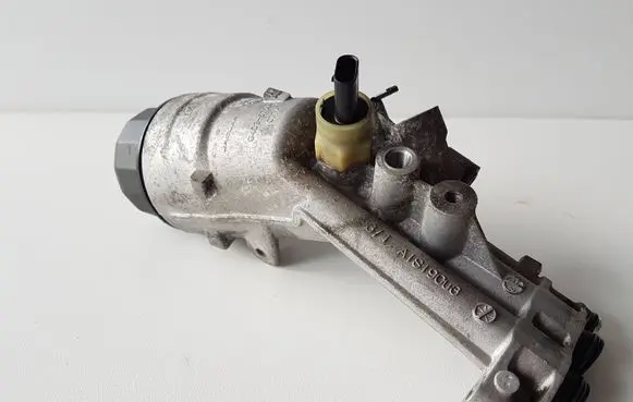 Oil filter mounting bracket