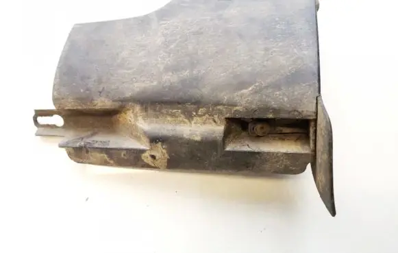 Volkswagen PASSAT B6 Side skirt front trim 